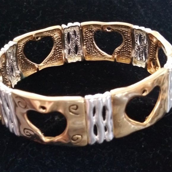 Silversmith Crafted Stretch Bracelet - Picture 4 of 8